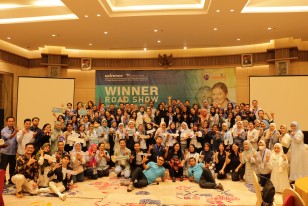 Winner Road Show Jakarta 2023の成功した結論を暖かく祝う
